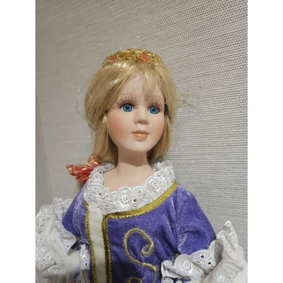 Designed Exclusive Collections  Vintage Porcelain Doll - 17 In (No Box) With Tag - Picture 6 of 6